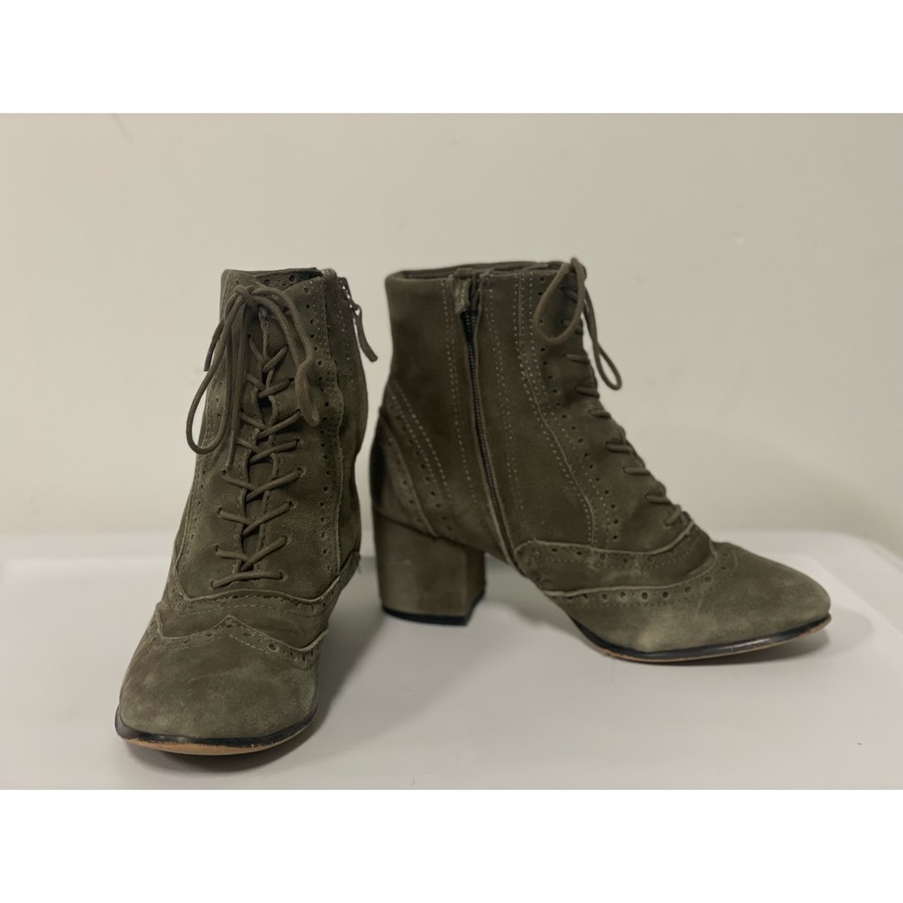 Tahari Joshua Suede Block Heel Ankle Booties Gray Size 6.5